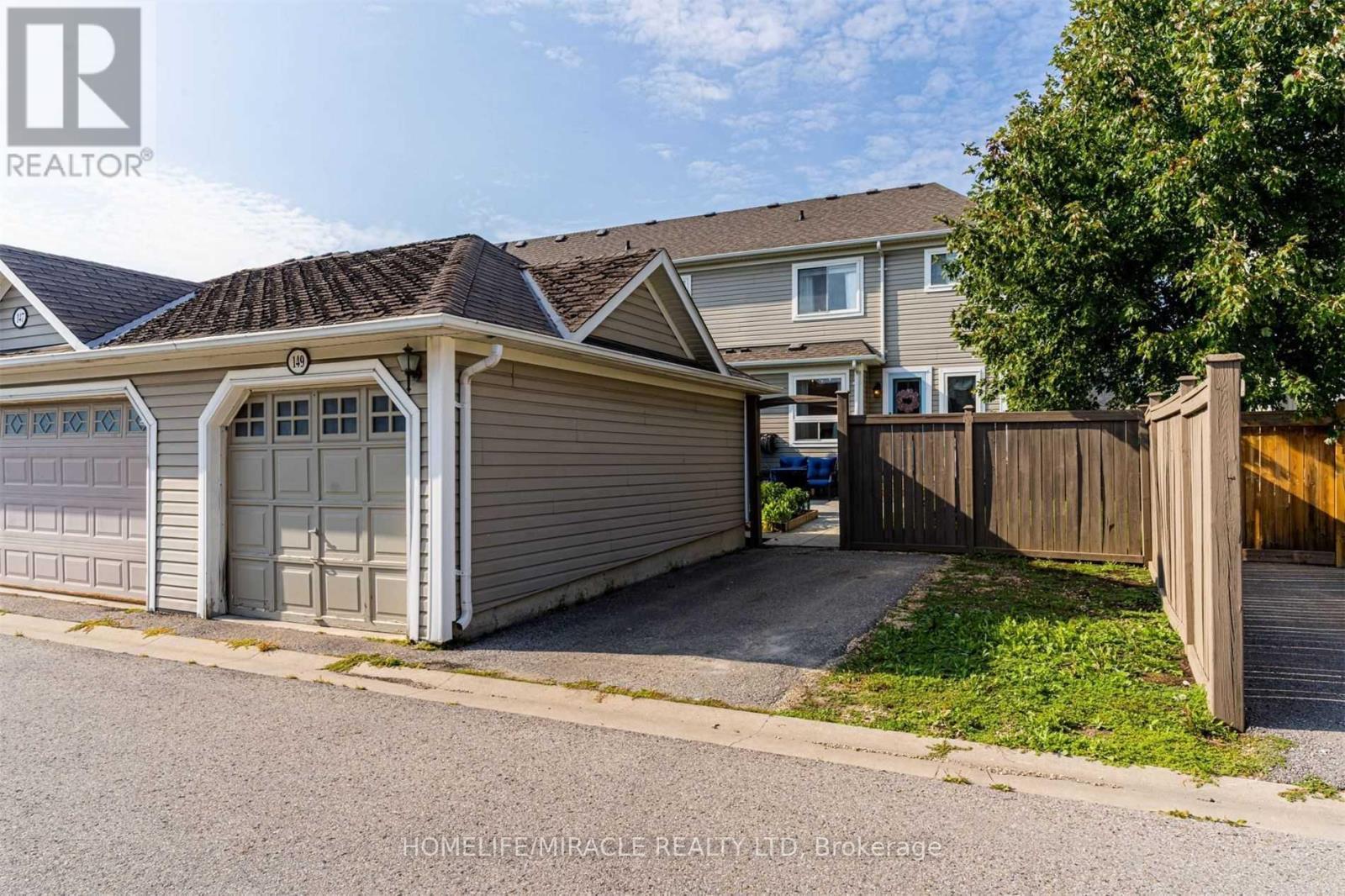 149 Carnwith Drive E, Whitby, ON - Outdoor