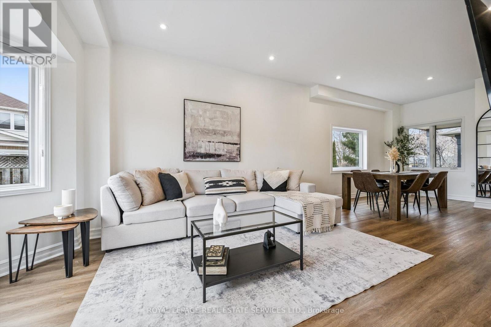 Modern Living Area O/L Backyard - 1888 Stevington Crescent, Mississauga, ON - Indoor Photo Showing Living Room