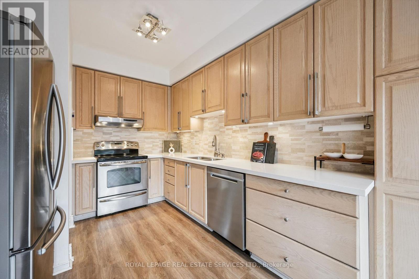 Quartz Countertops - 1888 Stevington Crescent, Mississauga, ON - Indoor Photo Showing Kitchen With Stainless Steel Kitchen