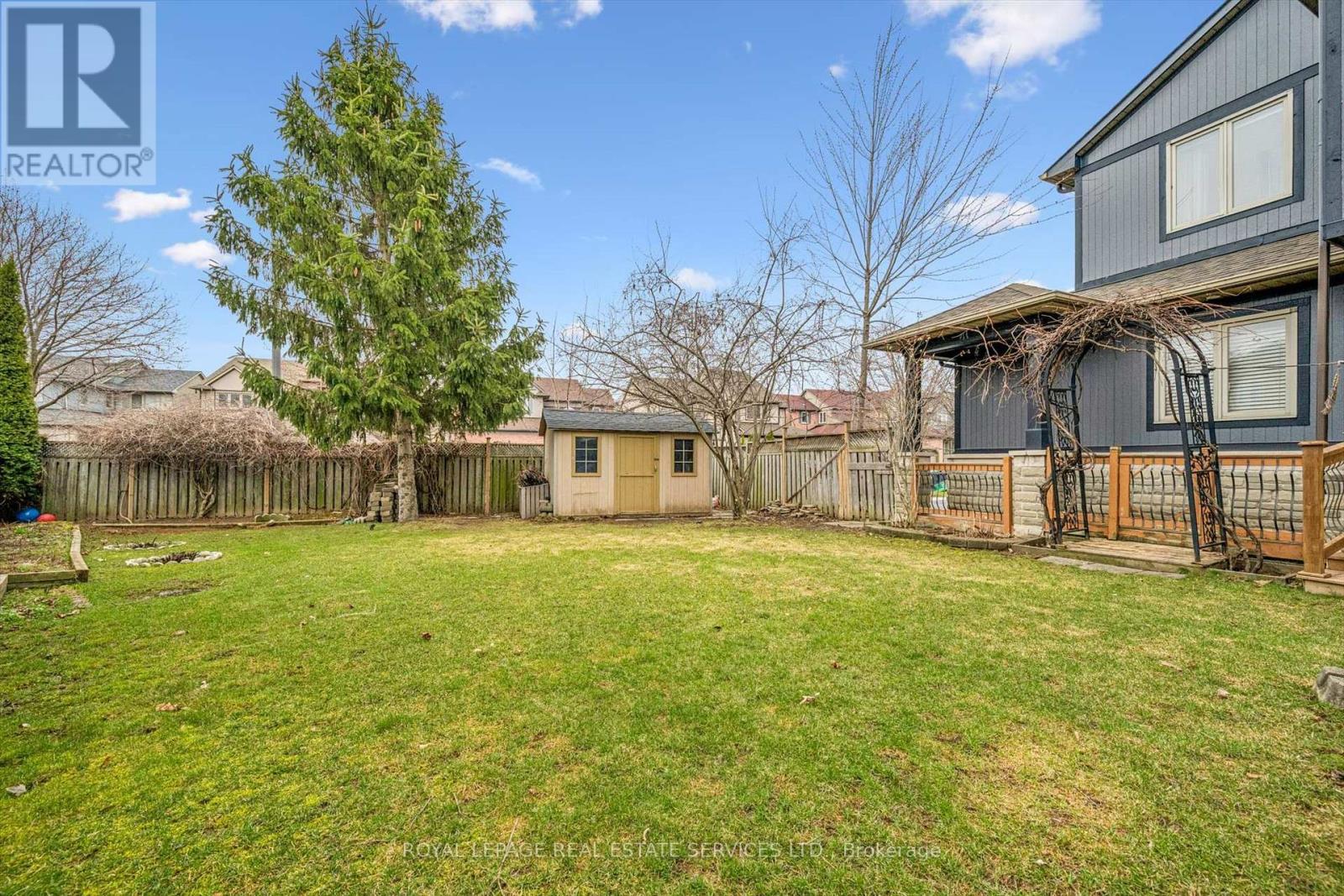 Extra-Spacious Side-yard with Storage Shed - 1888 Stevington Crescent, Mississauga, ON - Outdoor