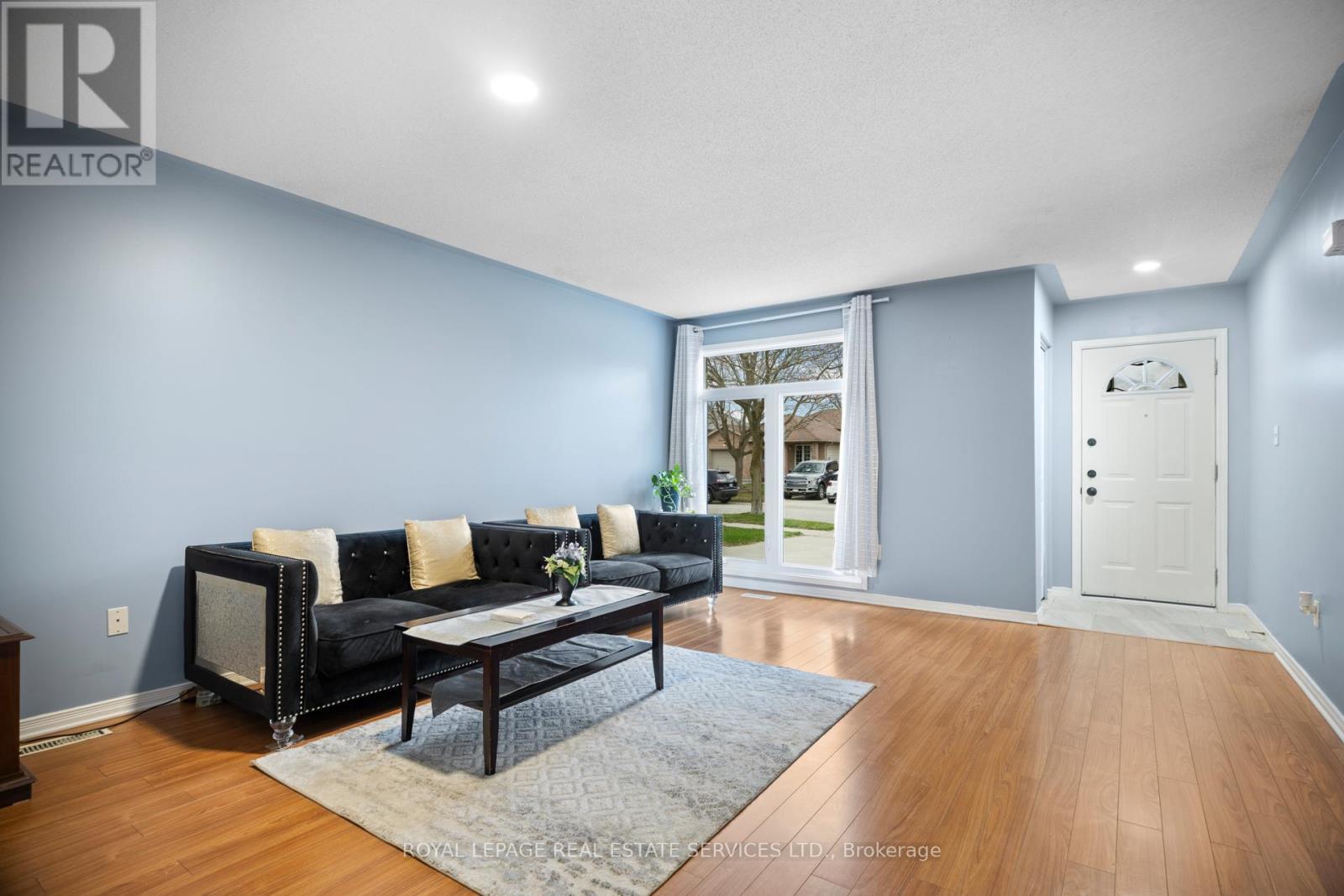 289 Hungerford Street, London East, ON - Indoor Photo Showing Living Room