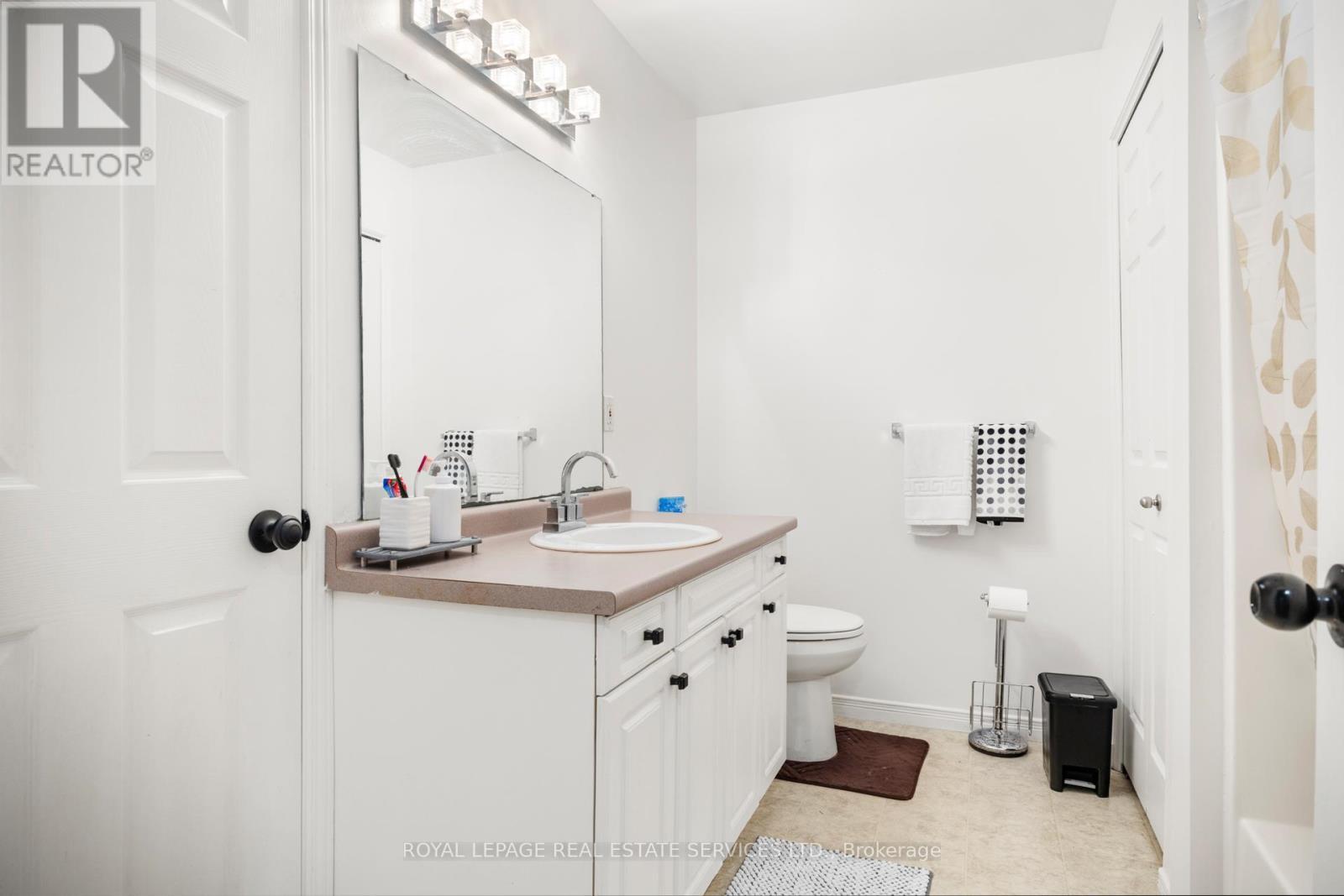 289 Hungerford Street, London East, ON - Indoor Photo Showing Bathroom