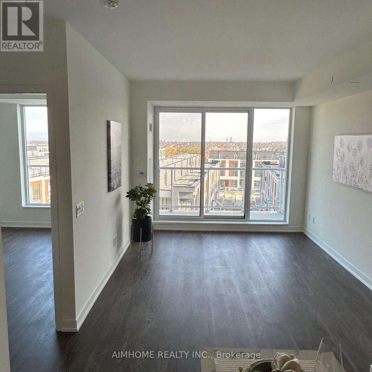 621 - 2 David Eyer Road, Richmond Hill, ON - Indoor Photo Showing Other Room