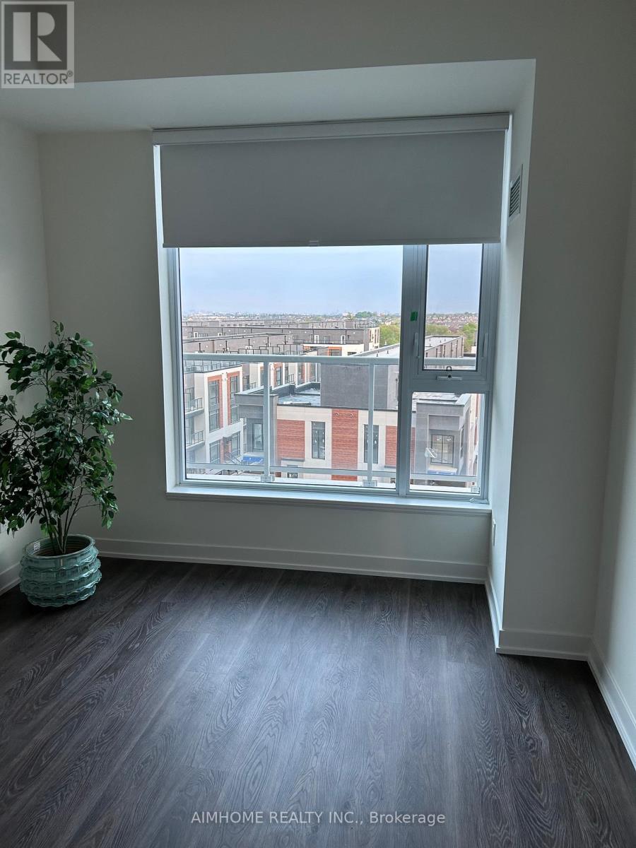 621 - 2 David Eyer Road, Richmond Hill, ON - Indoor Photo Showing Other Room