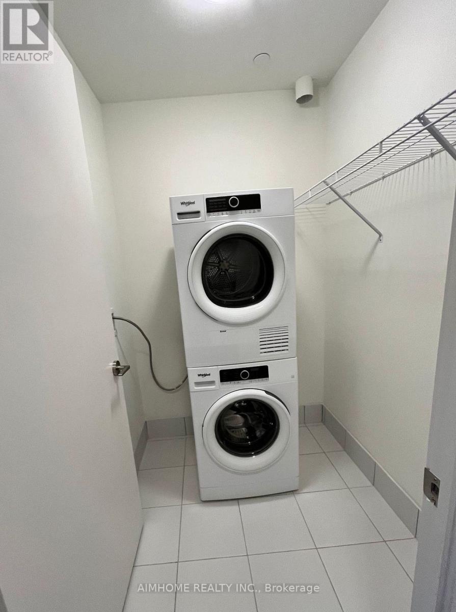 621 - 2 David Eyer Road, Richmond Hill, ON - Indoor Photo Showing Laundry Room