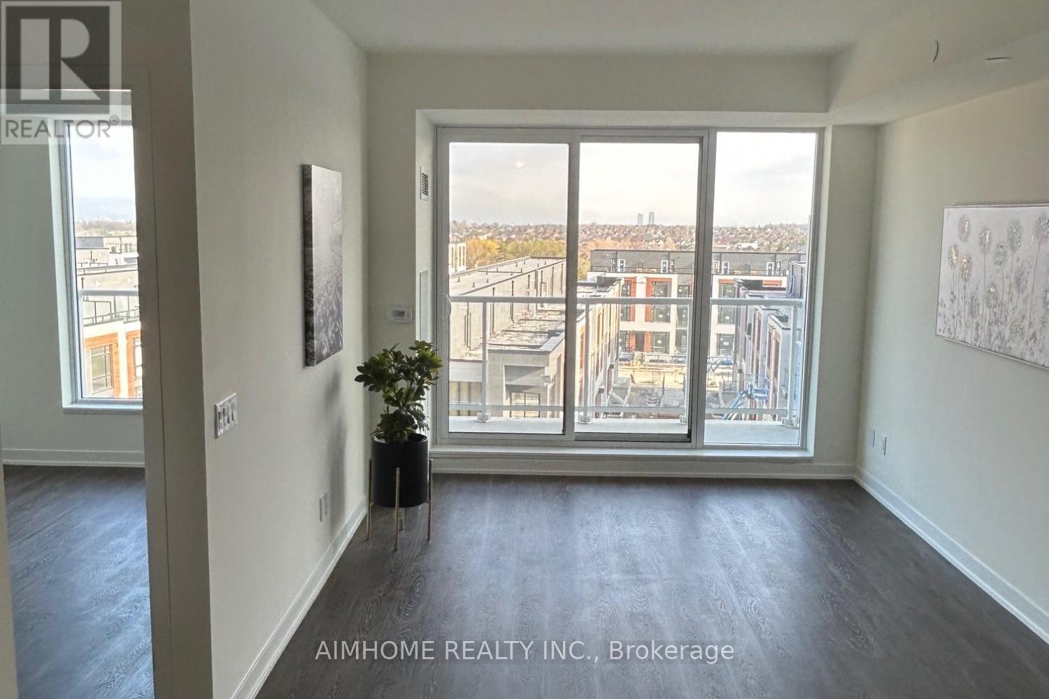 621 - 2 David Eyer Road, Richmond Hill, ON - Indoor Photo Showing Other Room