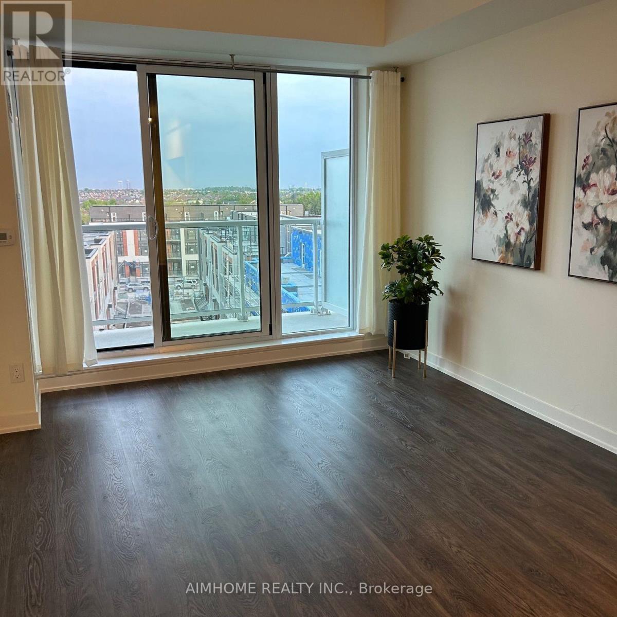 621 - 2 David Eyer Road, Richmond Hill, ON - Indoor Photo Showing Other Room