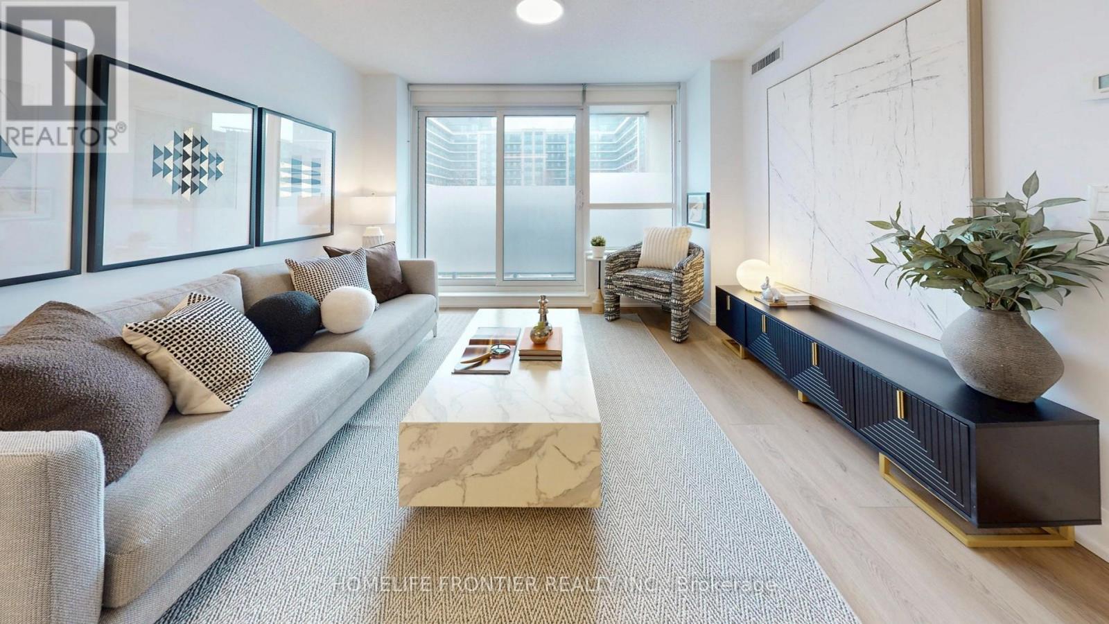223 - 370 Highway 7 E, Richmond Hill, ON - Indoor Photo Showing Living Room
