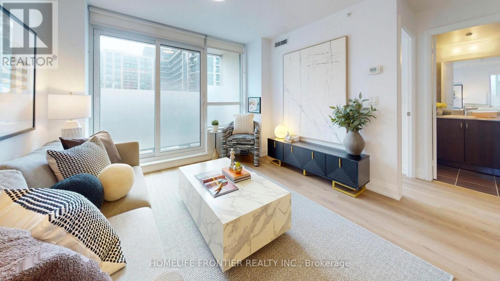 223 - 370 Highway 7 E, Richmond Hill, ON - Indoor Photo Showing Living Room