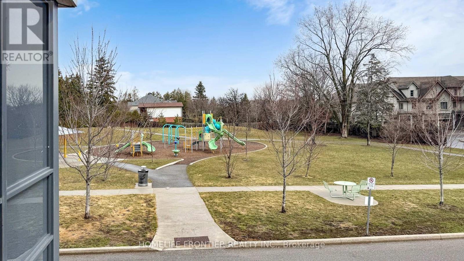 223 - 370 Highway 7 E, Richmond Hill, ON - Outdoor