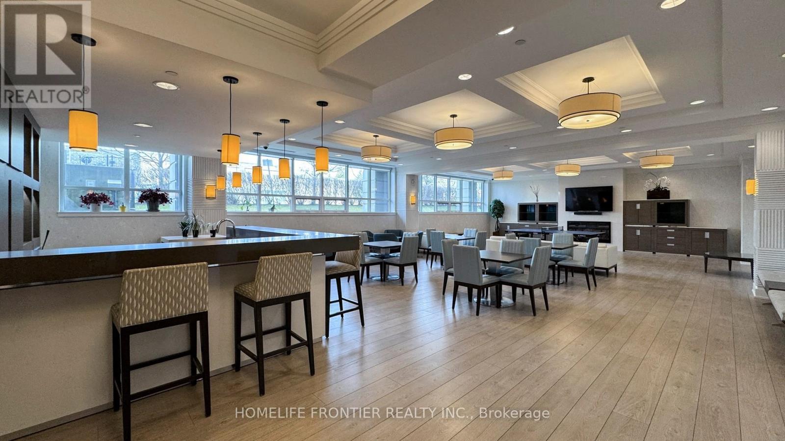 223 - 370 Highway 7 E, Richmond Hill, ON - Indoor