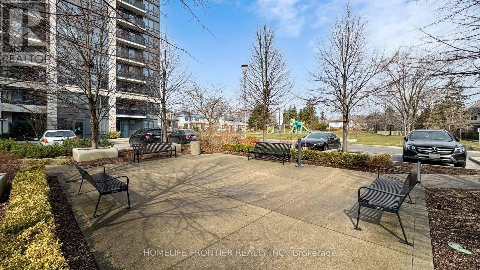 223 - 370 Highway 7 E, Richmond Hill, ON - Outdoor
