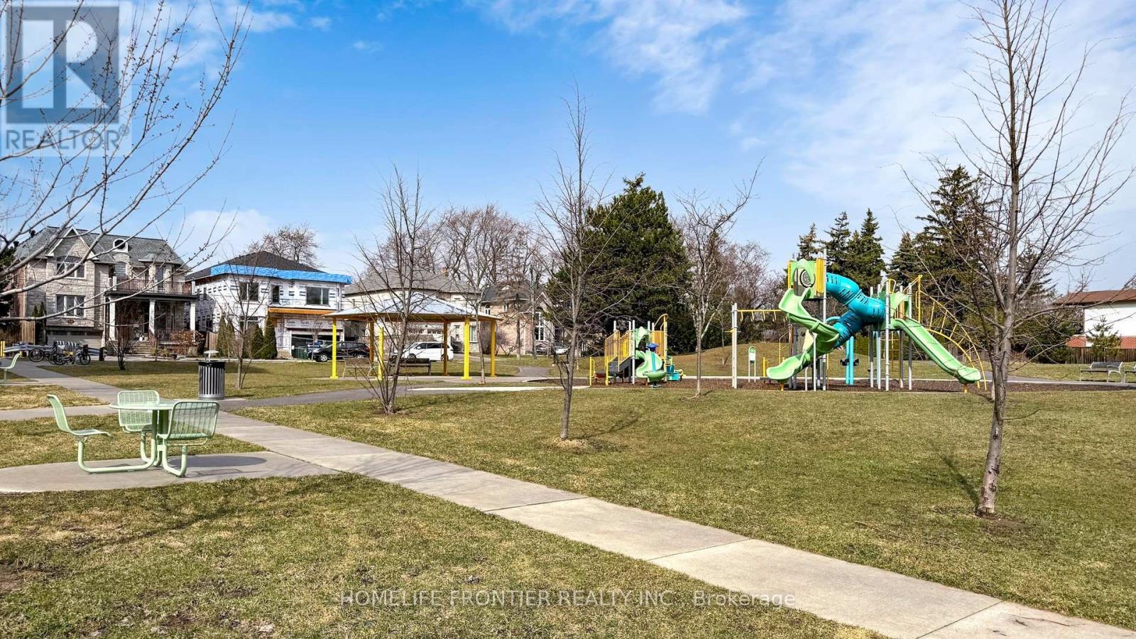 223 - 370 Highway 7 E, Richmond Hill, ON - Outdoor