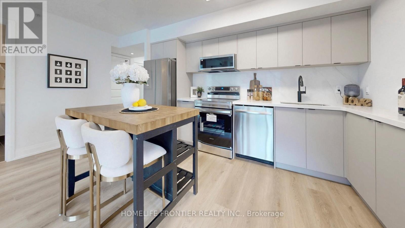 223 - 370 Highway 7 E, Richmond Hill, ON - Indoor Photo Showing Kitchen With Stainless Steel Kitchen