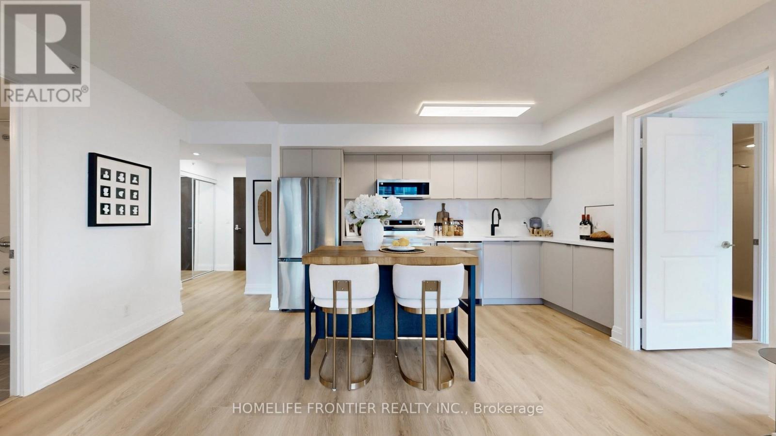 223 - 370 Highway 7 E, Richmond Hill, ON - Indoor Photo Showing Kitchen