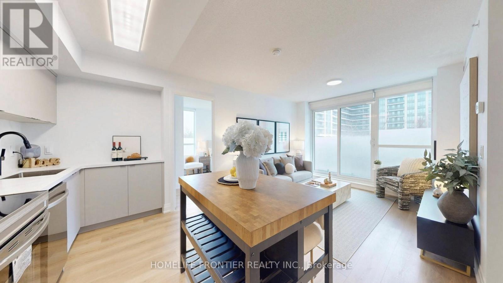 223 - 370 Highway 7 E, Richmond Hill, ON - Indoor