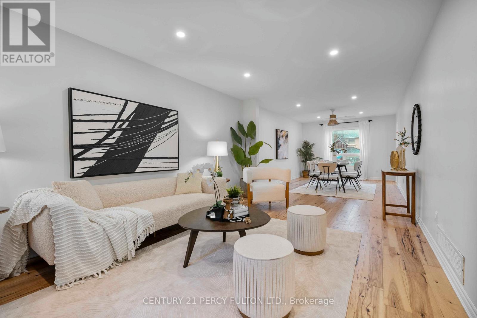 5393 Glen Erin Drive, Mississauga, ON - Indoor Photo Showing Living Room