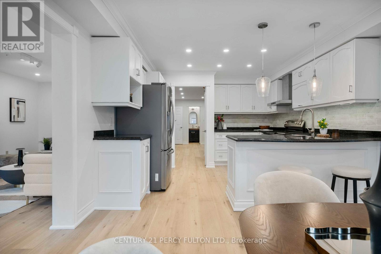 5393 Glen Erin Drive, Mississauga, ON - Indoor Photo Showing Kitchen With Double Sink