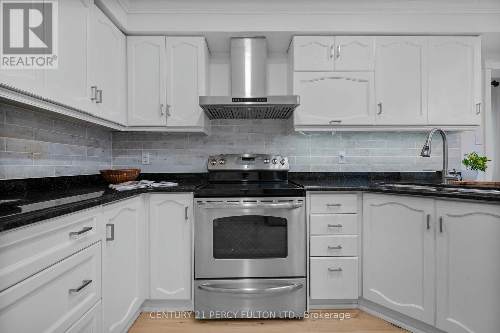 5393 Glen Erin Drive, Mississauga, ON - Indoor Photo Showing Kitchen