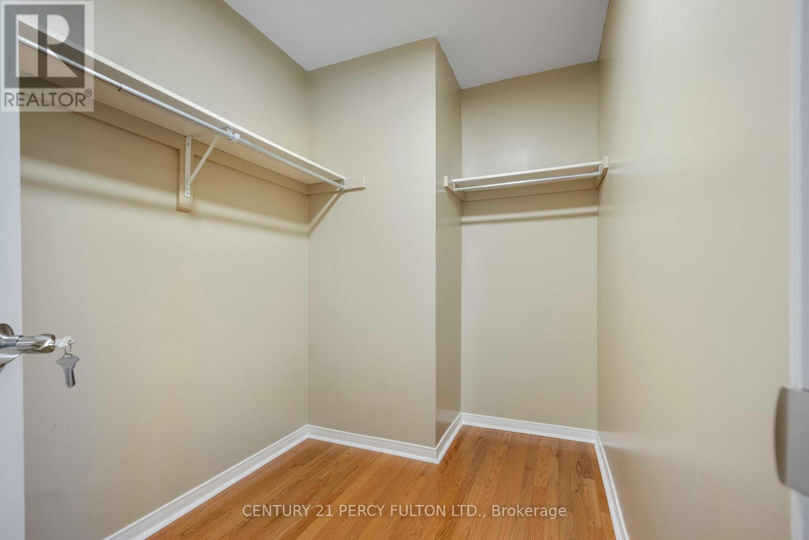 5393 Glen Erin Drive, Mississauga, ON - Indoor With Storage