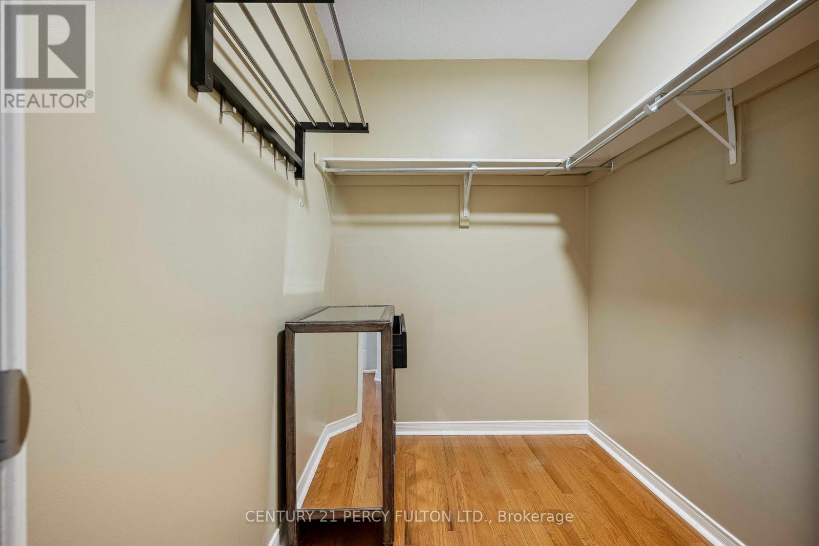 5393 Glen Erin Drive, Mississauga, ON - Indoor With Storage