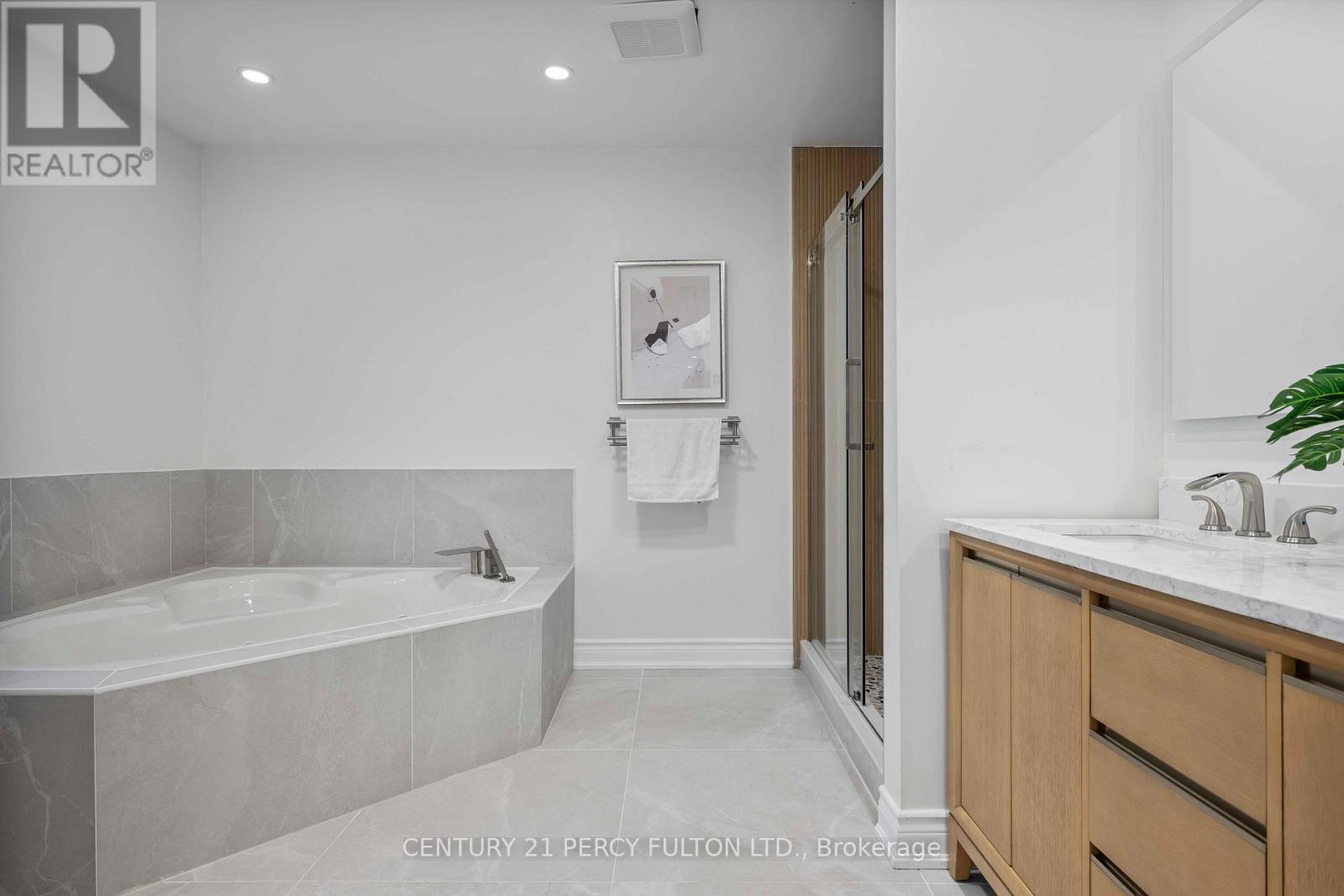 5393 Glen Erin Drive, Mississauga, ON - Indoor Photo Showing Bathroom