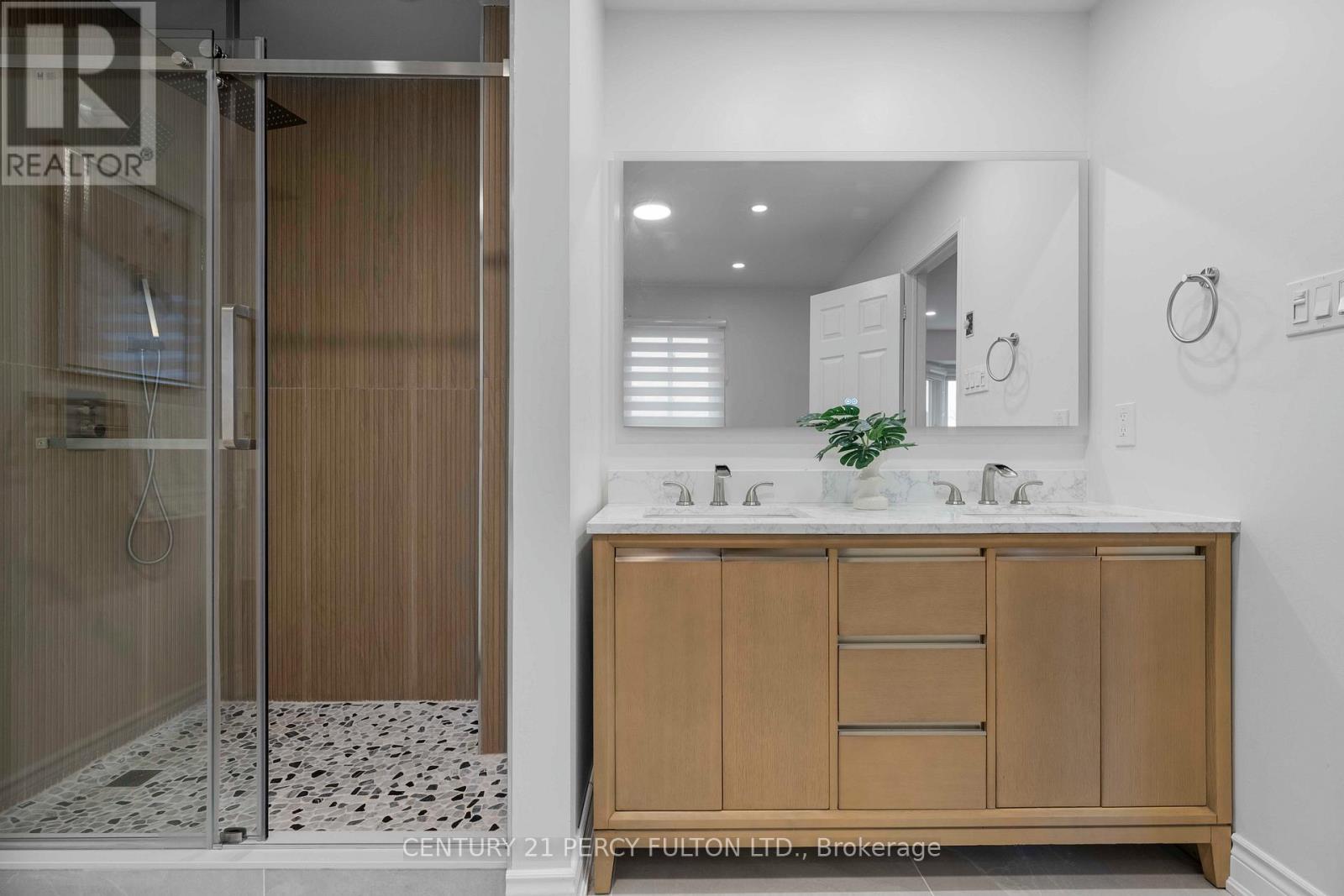 5393 Glen Erin Drive, Mississauga, ON - Indoor Photo Showing Bathroom