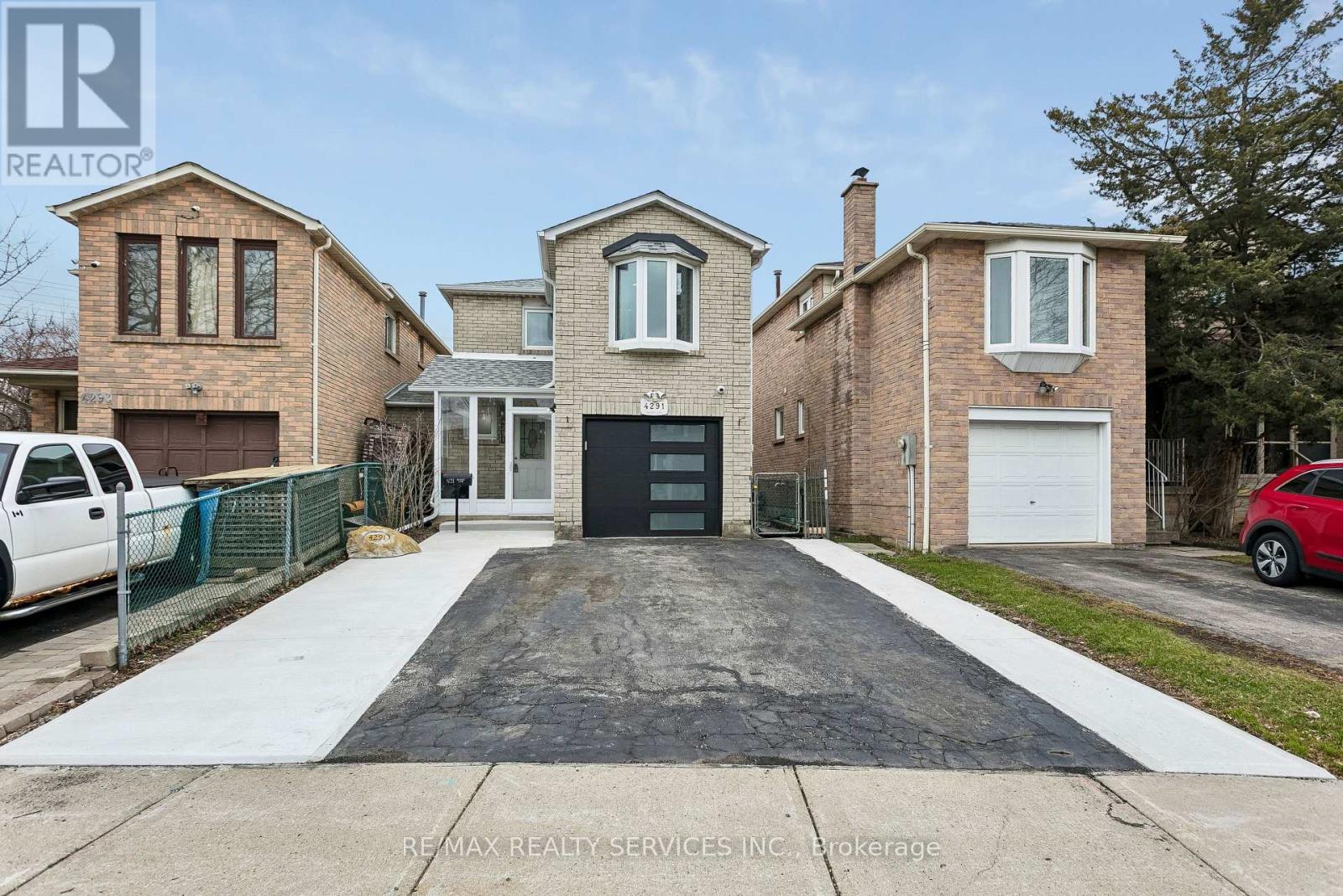 4291 Beacon Lane, Mississauga, ON - Outdoor With Facade