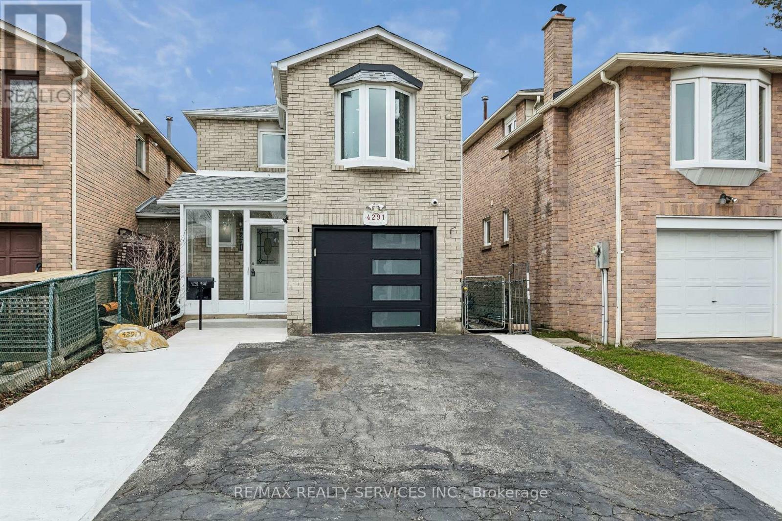 4291 Beacon Lane, Mississauga, ON - Outdoor With Facade