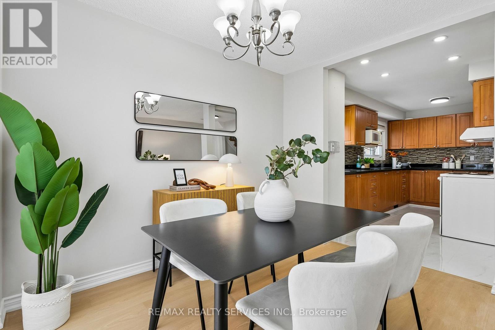 4291 Beacon Lane, Mississauga, ON - Indoor Photo Showing Dining Room