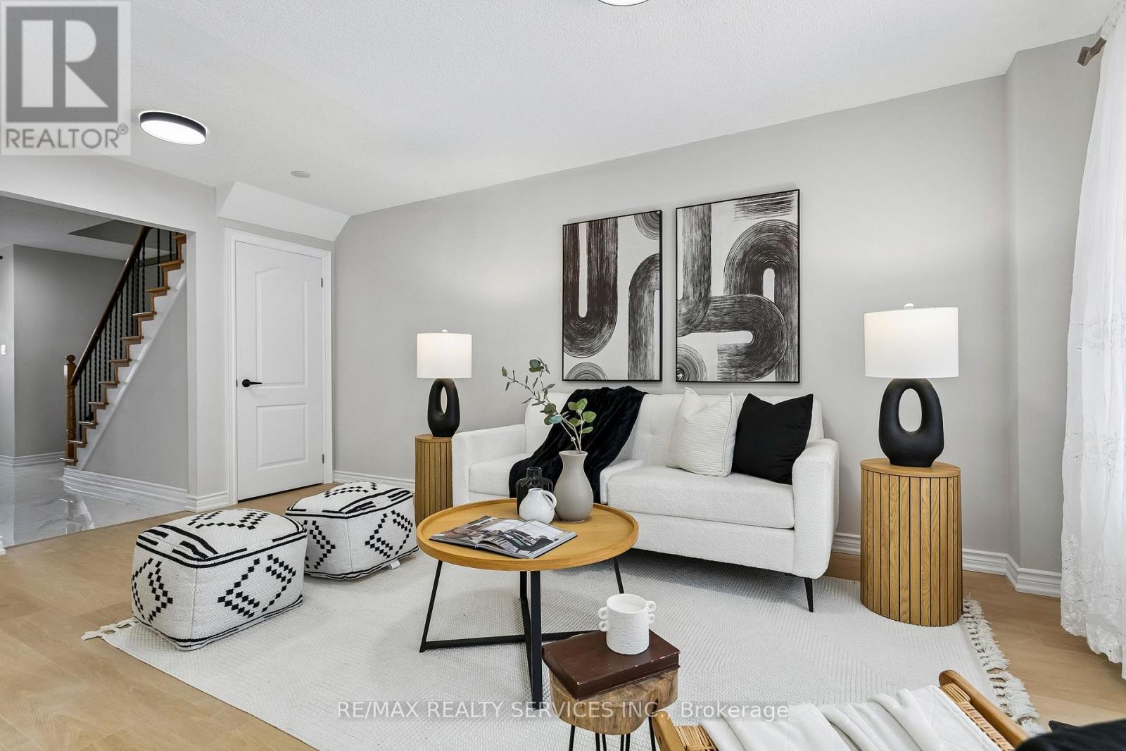 4291 Beacon Lane, Mississauga, ON - Indoor Photo Showing Living Room