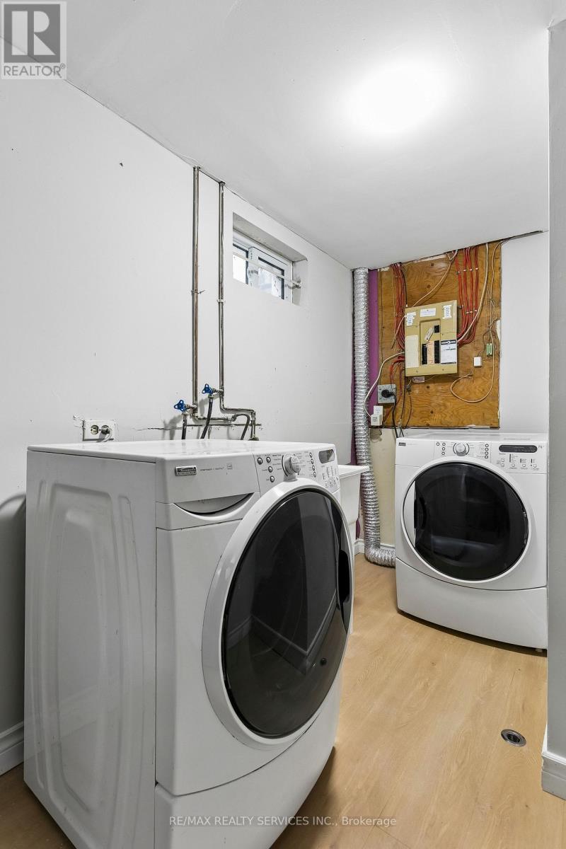 4291 Beacon Lane, Mississauga, ON - Indoor Photo Showing Laundry Room