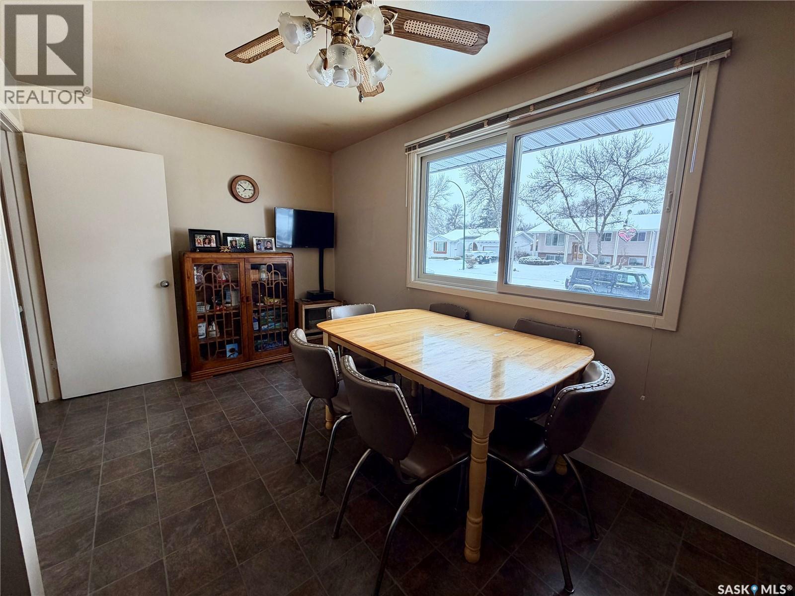 518 Upland Drive, Regina, SK - Indoor Photo Showing Dining Room