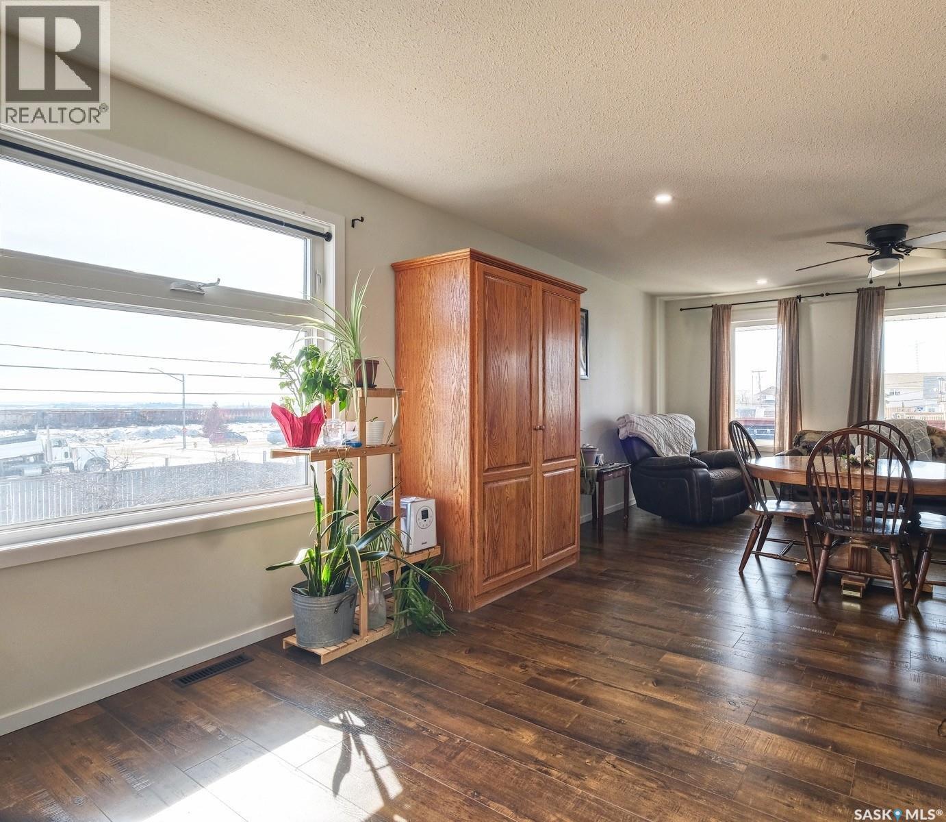 304 2Nd Avenue E, Biggar, SK - Indoor