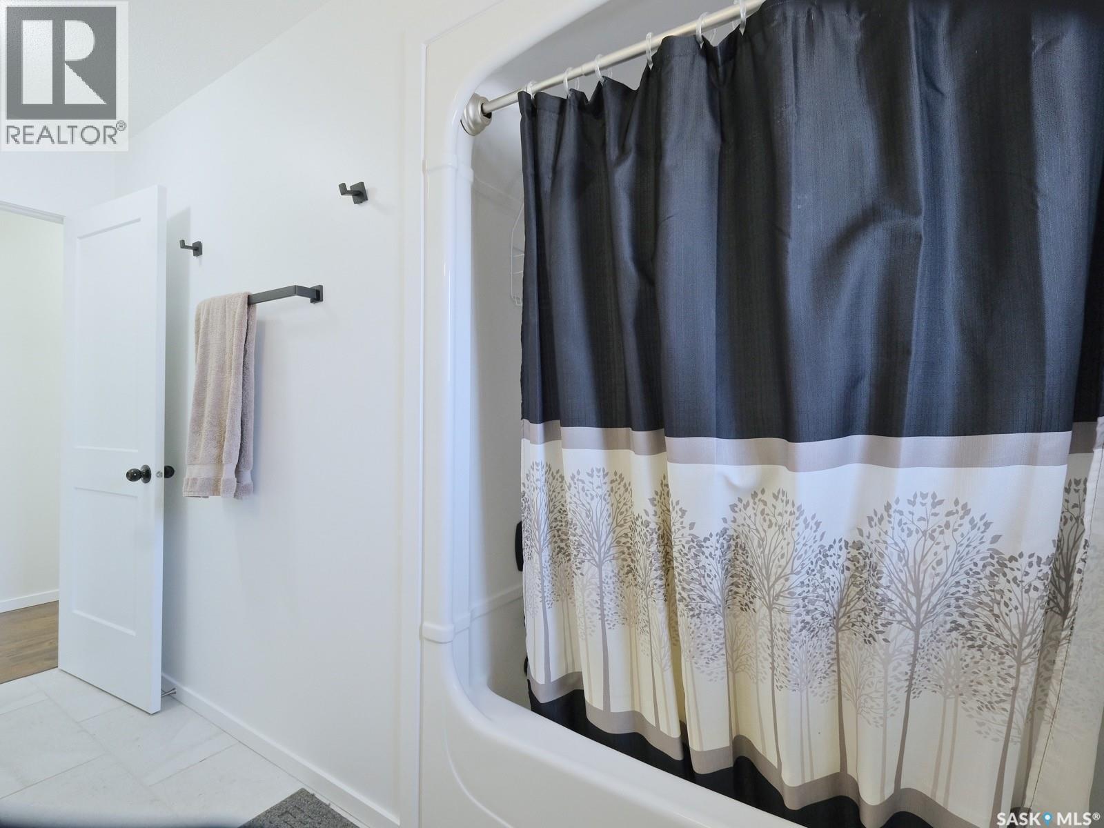 304 2Nd Avenue E, Biggar, SK - Indoor