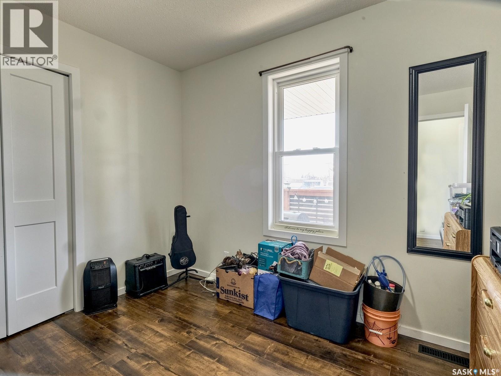 304 2Nd Avenue E, Biggar, SK - Indoor