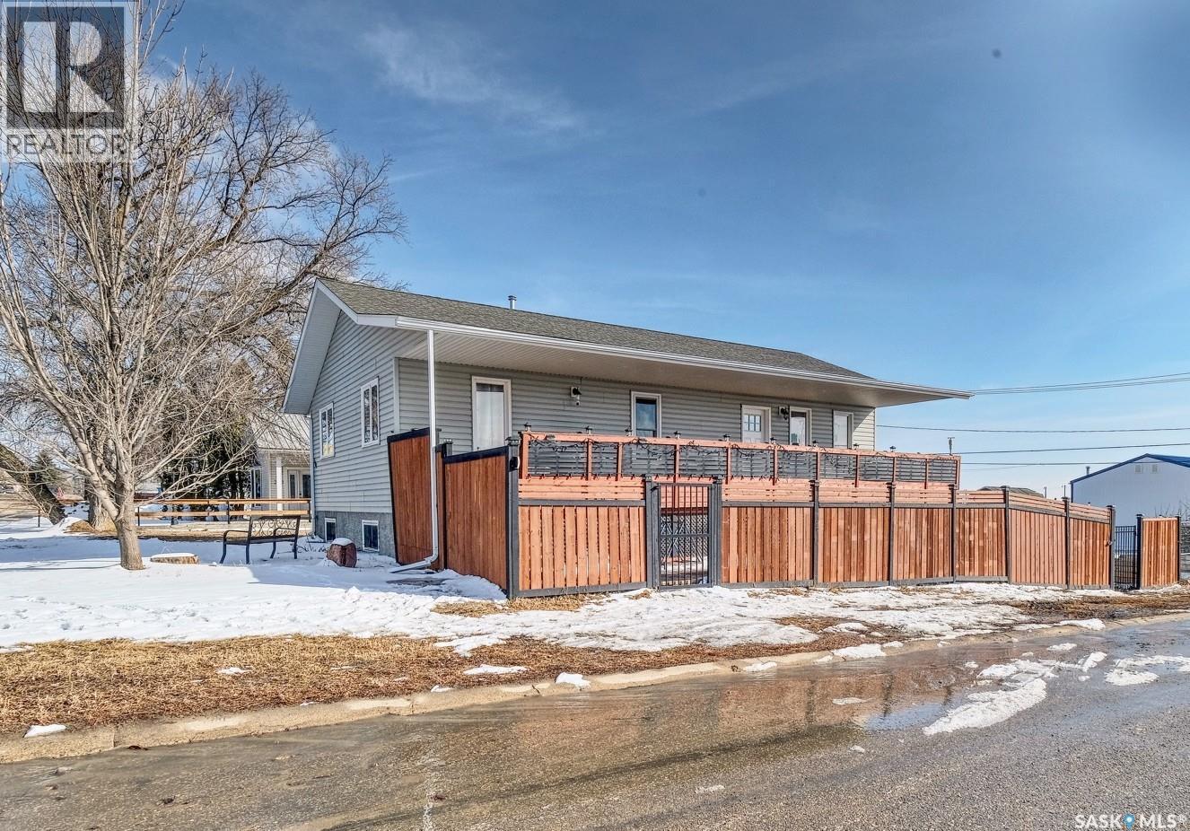 304 2Nd Avenue E, Biggar, SK - Outdoor