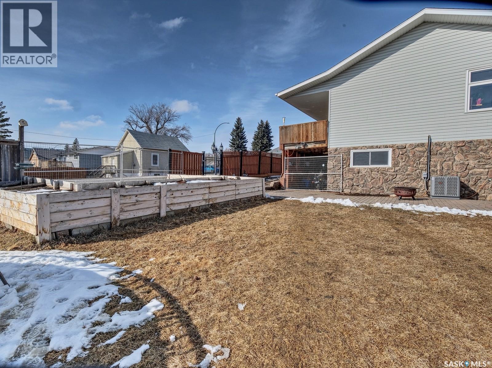 304 2Nd Avenue E, Biggar, SK - Outdoor