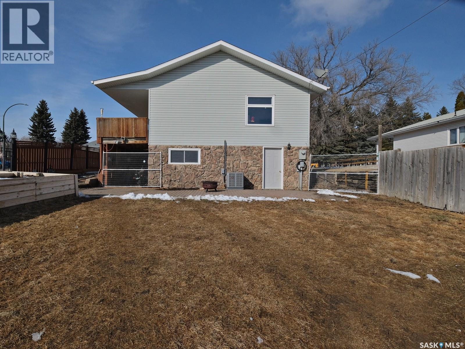 304 2Nd Avenue E, Biggar, SK - Outdoor