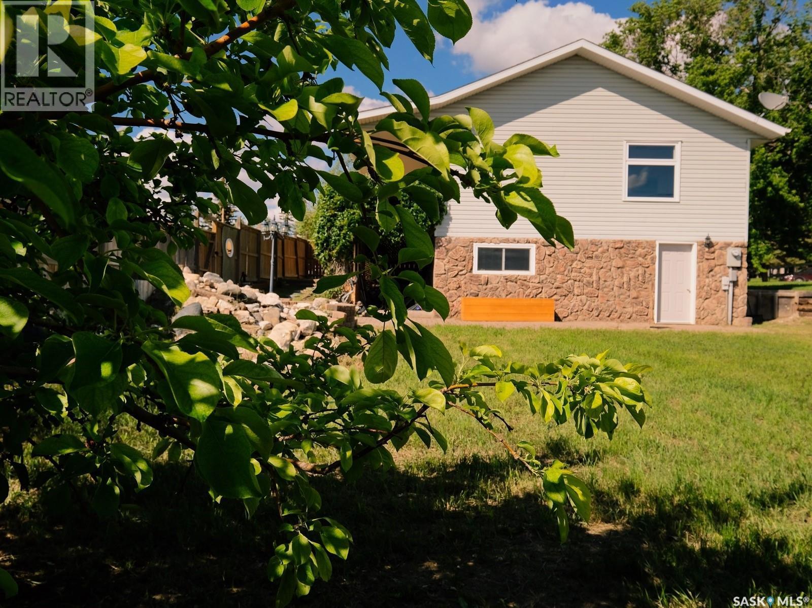 304 2Nd Avenue E, Biggar, SK - Outdoor