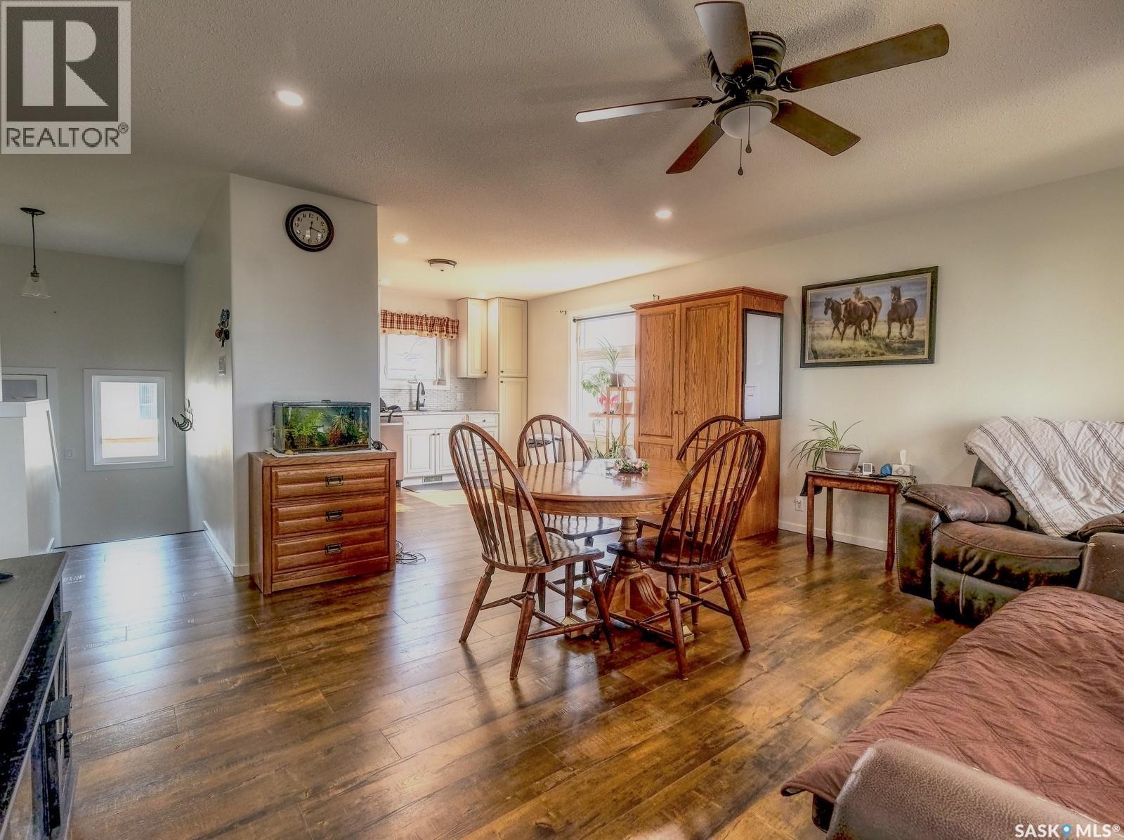 304 2Nd Avenue E, Biggar, SK - Indoor