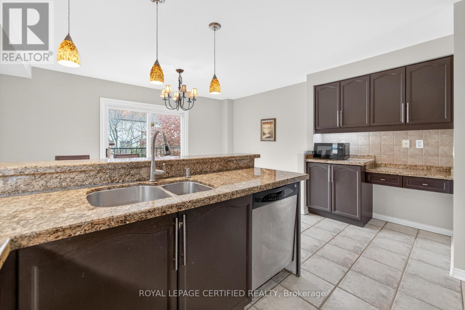 876 Scollard Court, Mississauga, ON - Indoor Photo Showing Kitchen With Double Sink