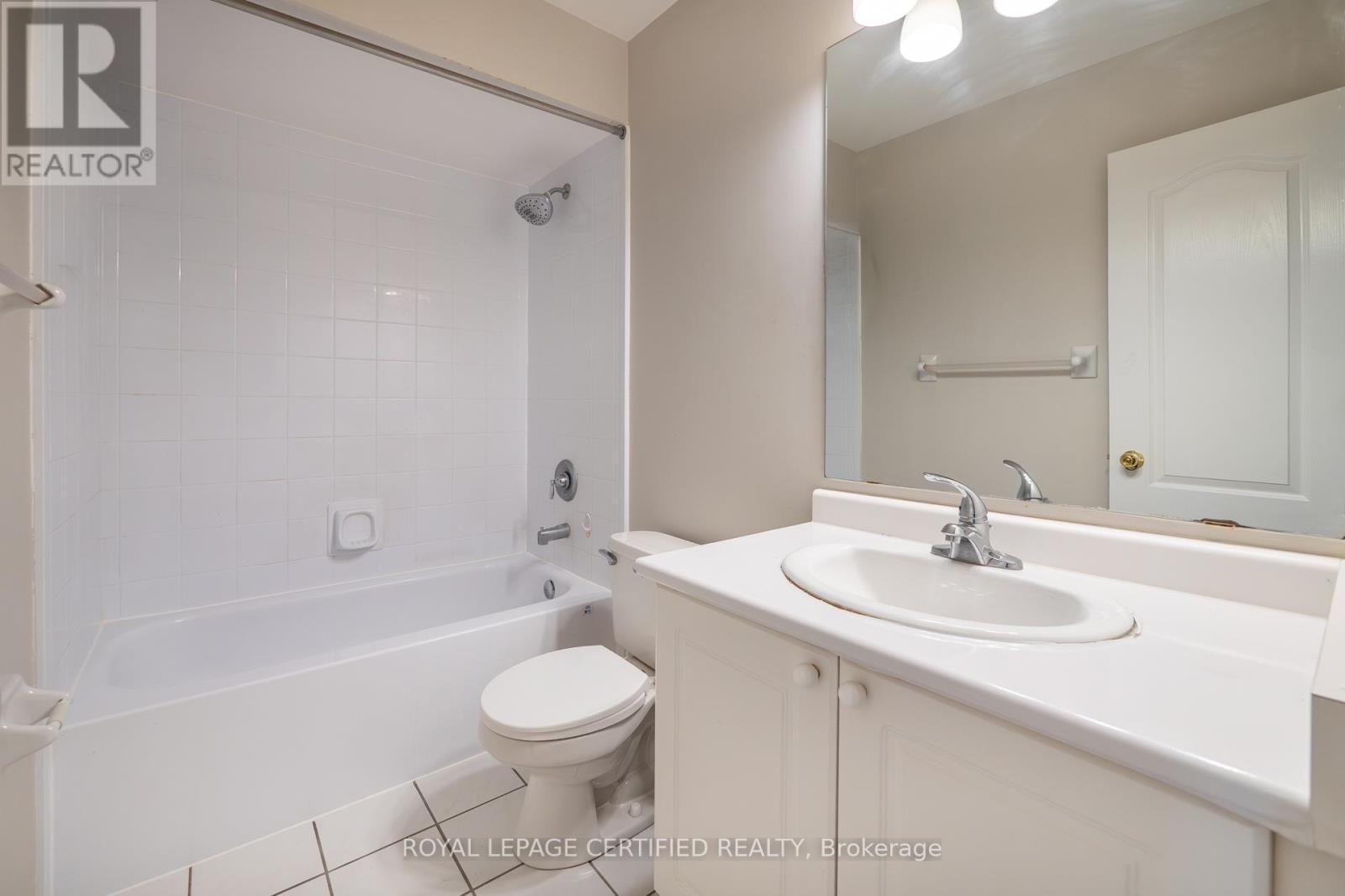 876 Scollard Court, Mississauga, ON - Indoor Photo Showing Bathroom