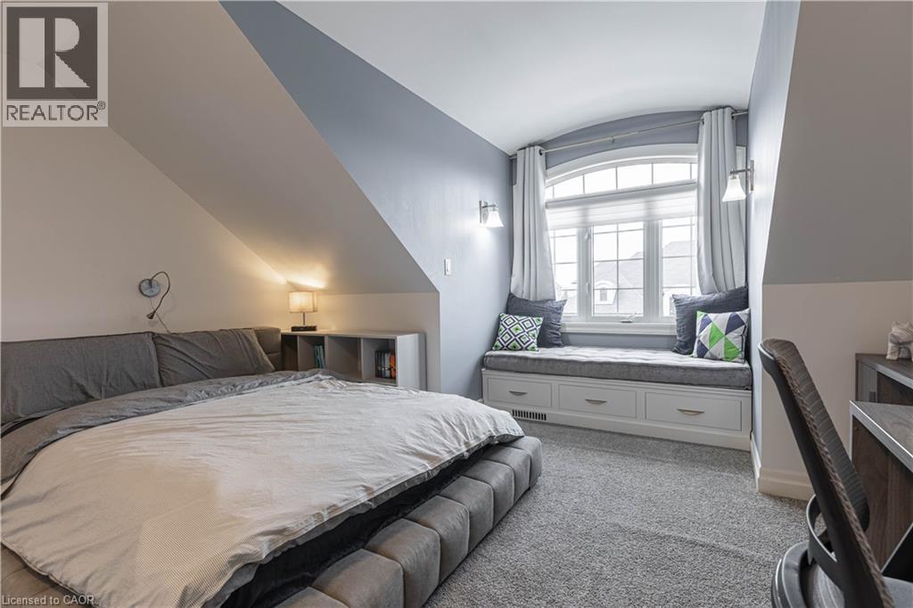 Carpeted bedroom with a barrel ceiling - 2719 Torrey Pines Way, London, ON - Indoor Photo Showing Bedroom