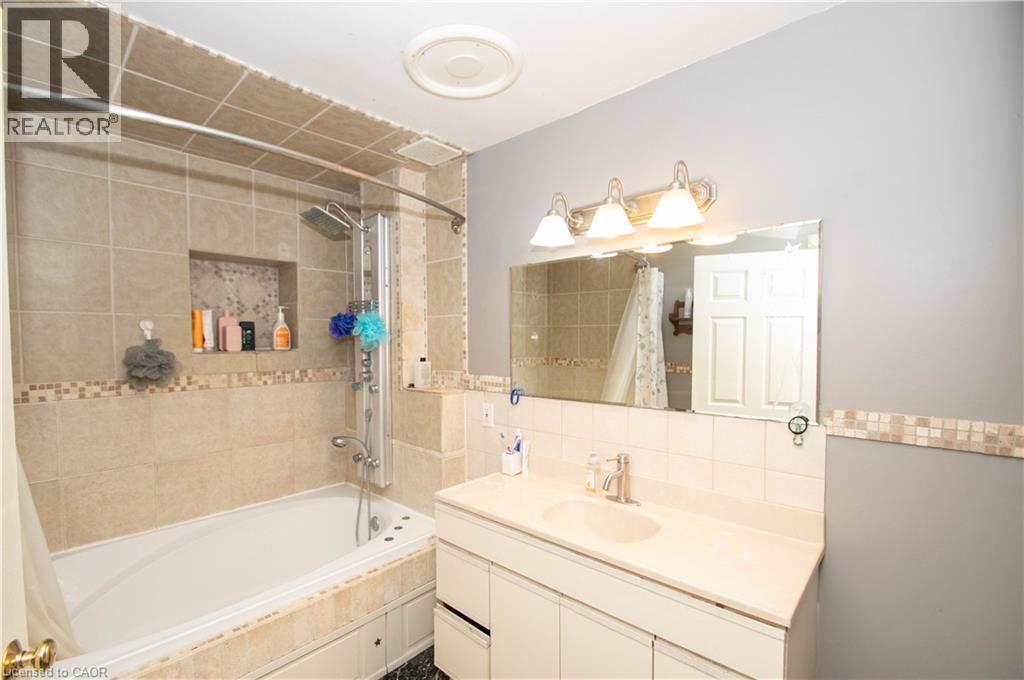 535 Mcdowell Road E, Simcoe, ON - Indoor Photo Showing Bathroom