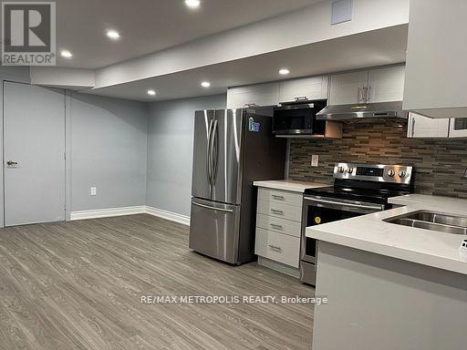 Basement - 140 Shady Oaks Avenue, Markham, ON - Indoor Photo Showing Kitchen With Upgraded Kitchen