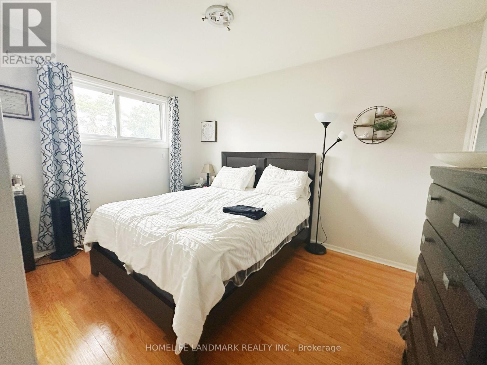 14 Lorraine Drive, Hamilton, ON - Indoor Photo Showing Bedroom
