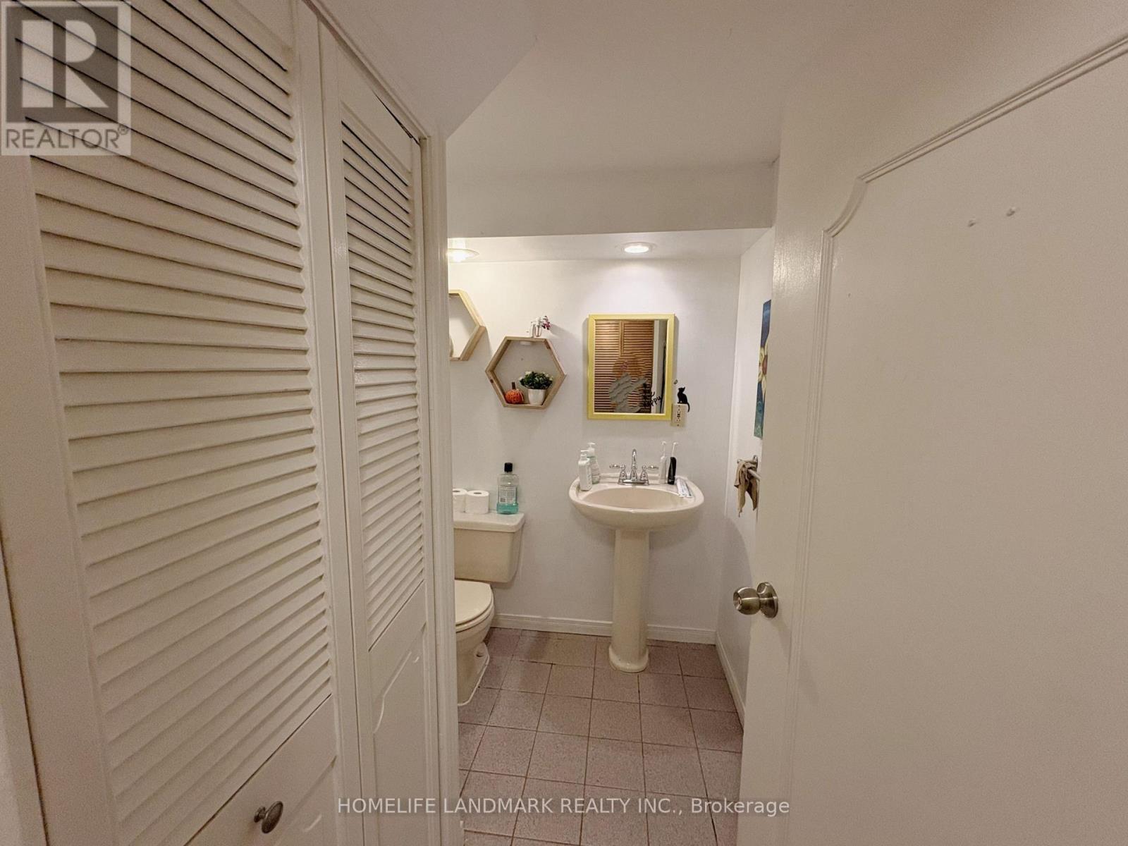 14 Lorraine Drive, Hamilton, ON - Indoor Photo Showing Bathroom