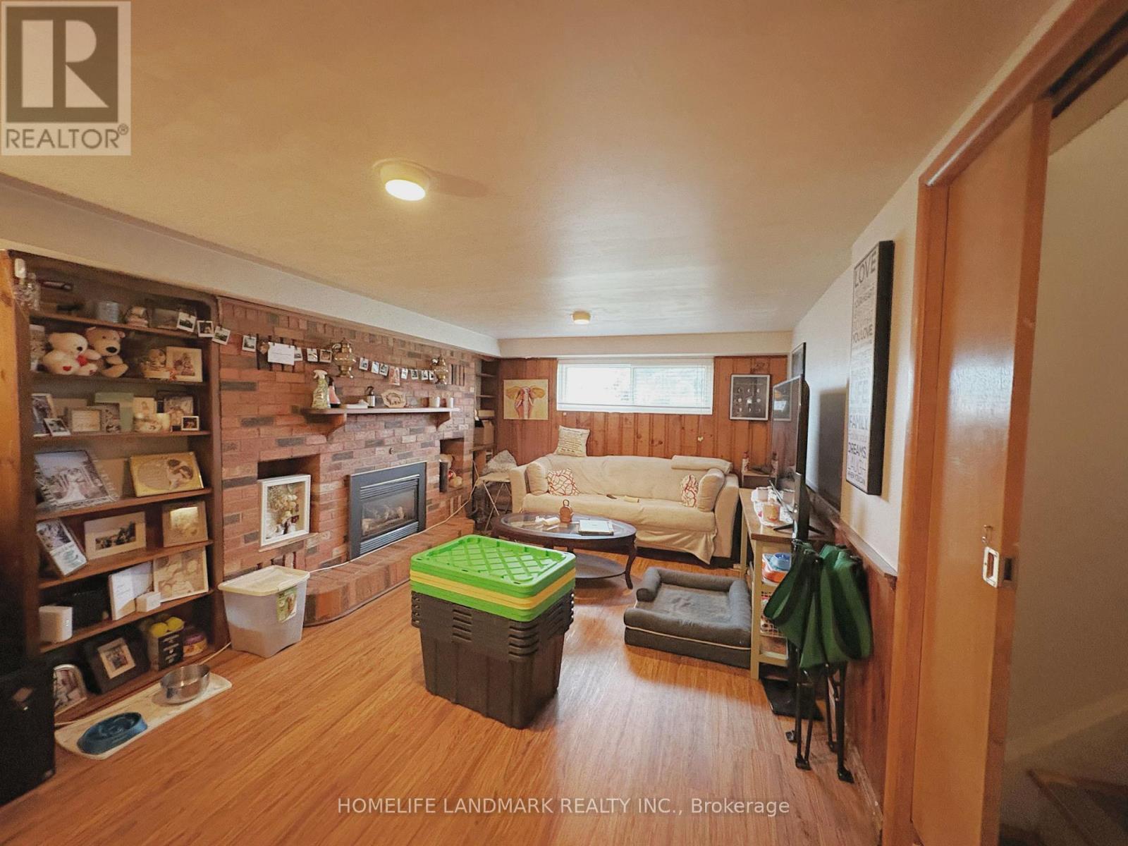 14 Lorraine Drive, Hamilton, ON - Indoor With Fireplace