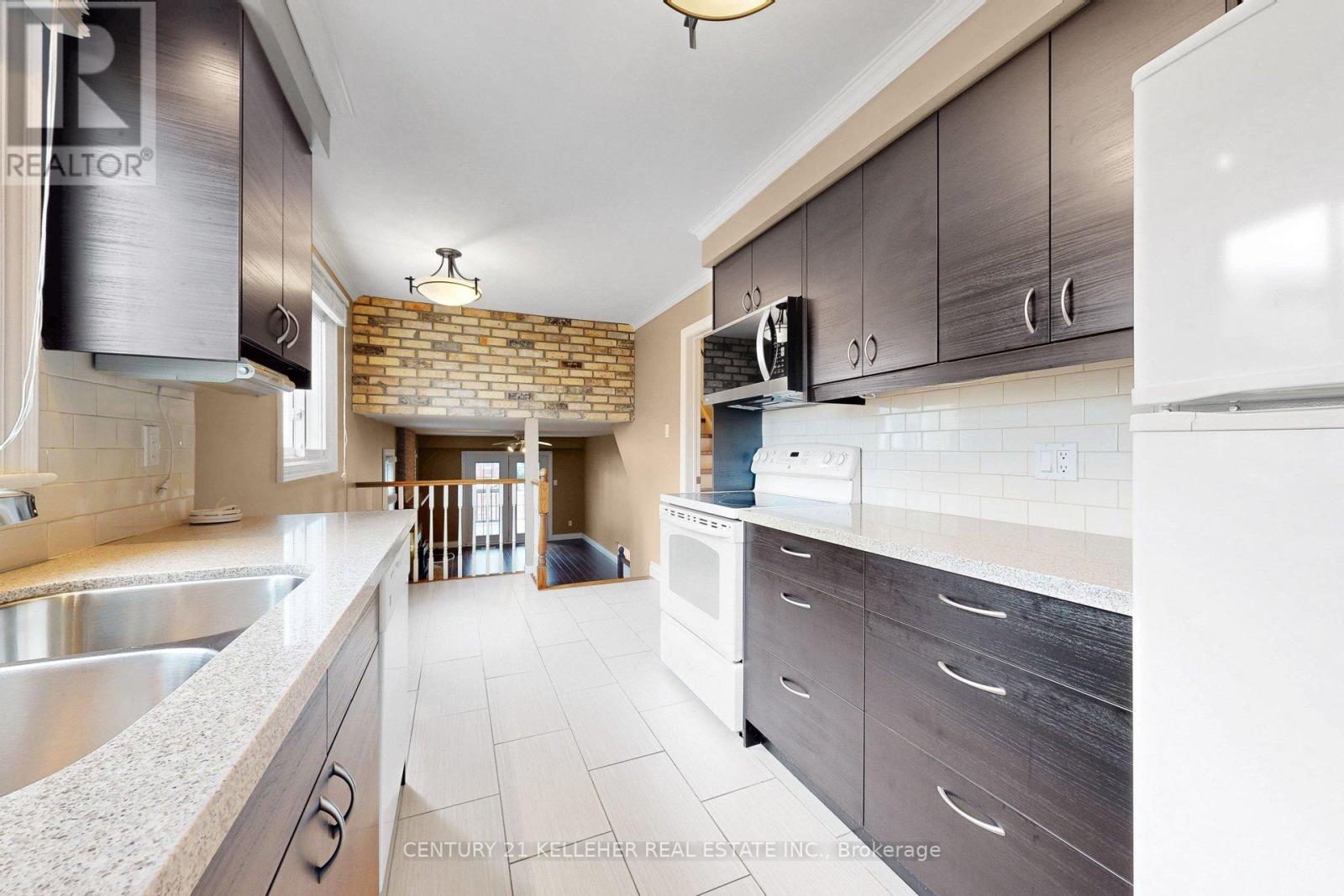 6251 Atherly Crescent, Mississauga, ON - Indoor Photo Showing Kitchen With Double Sink